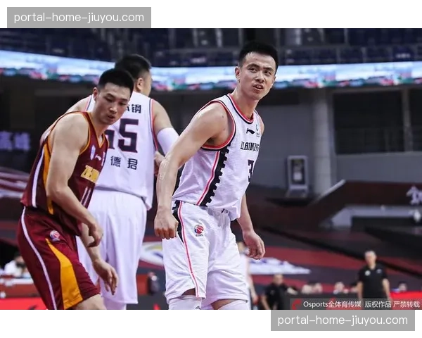 浙江队客场险胜新疆 防守强度成为季后赛晋级保障 浙江队客场险胜新疆 防守强度成为季后赛晋级保障